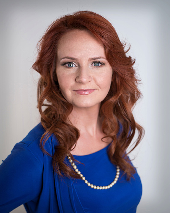 Professional headshot of Miriam, Teaneck NJ photographer